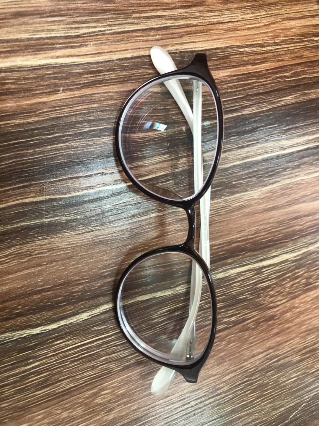 900加100散光的?有多厚？