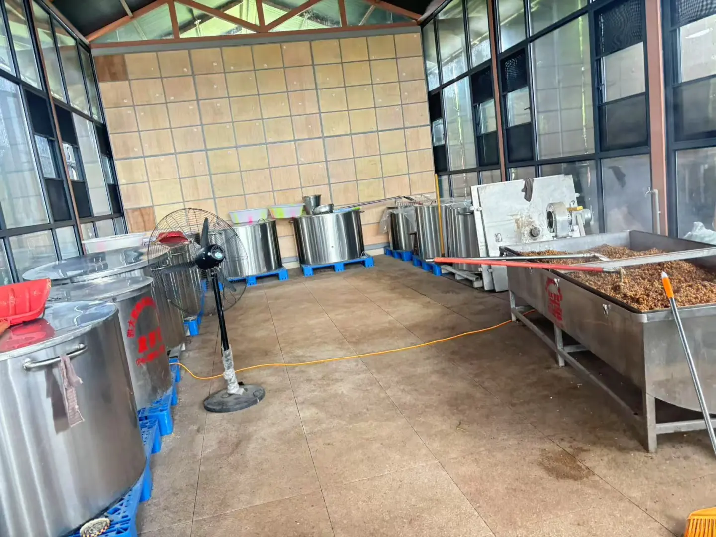 给大家推荐一下自家小作坊纯粮酿造的美酒