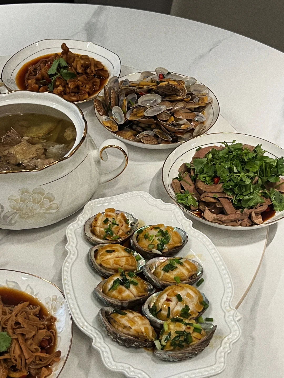 如今商务白酒越来越常见了。