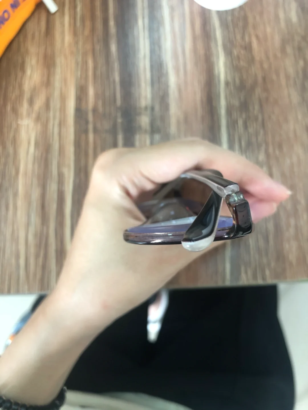 900加100散光的?有多厚？