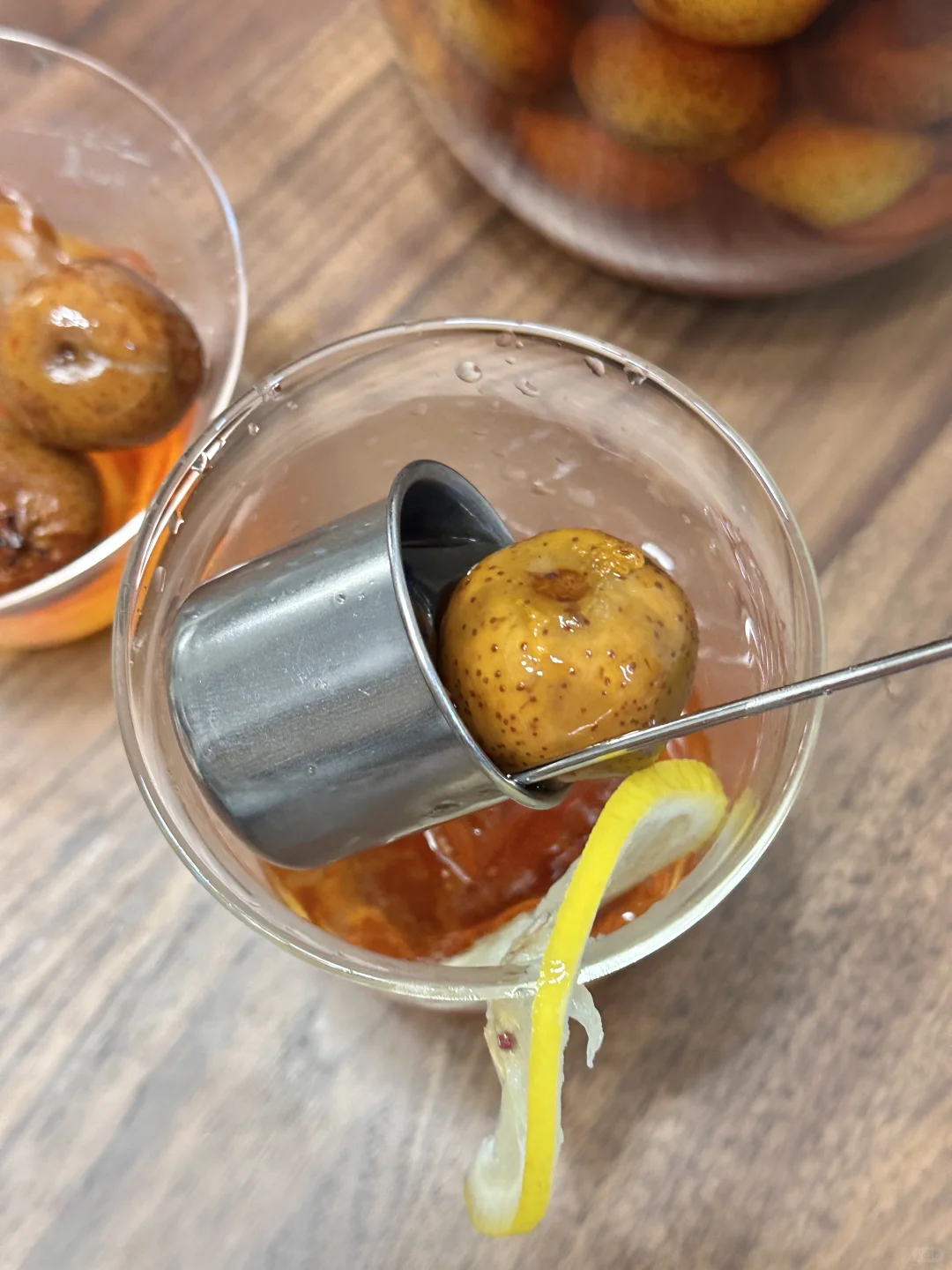 泡了快1年的山楂酒开封啦！怎么会这么好喝！