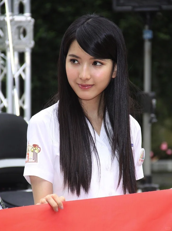 「小周慧敏」陳匡怡扮「高中女」為考生加油