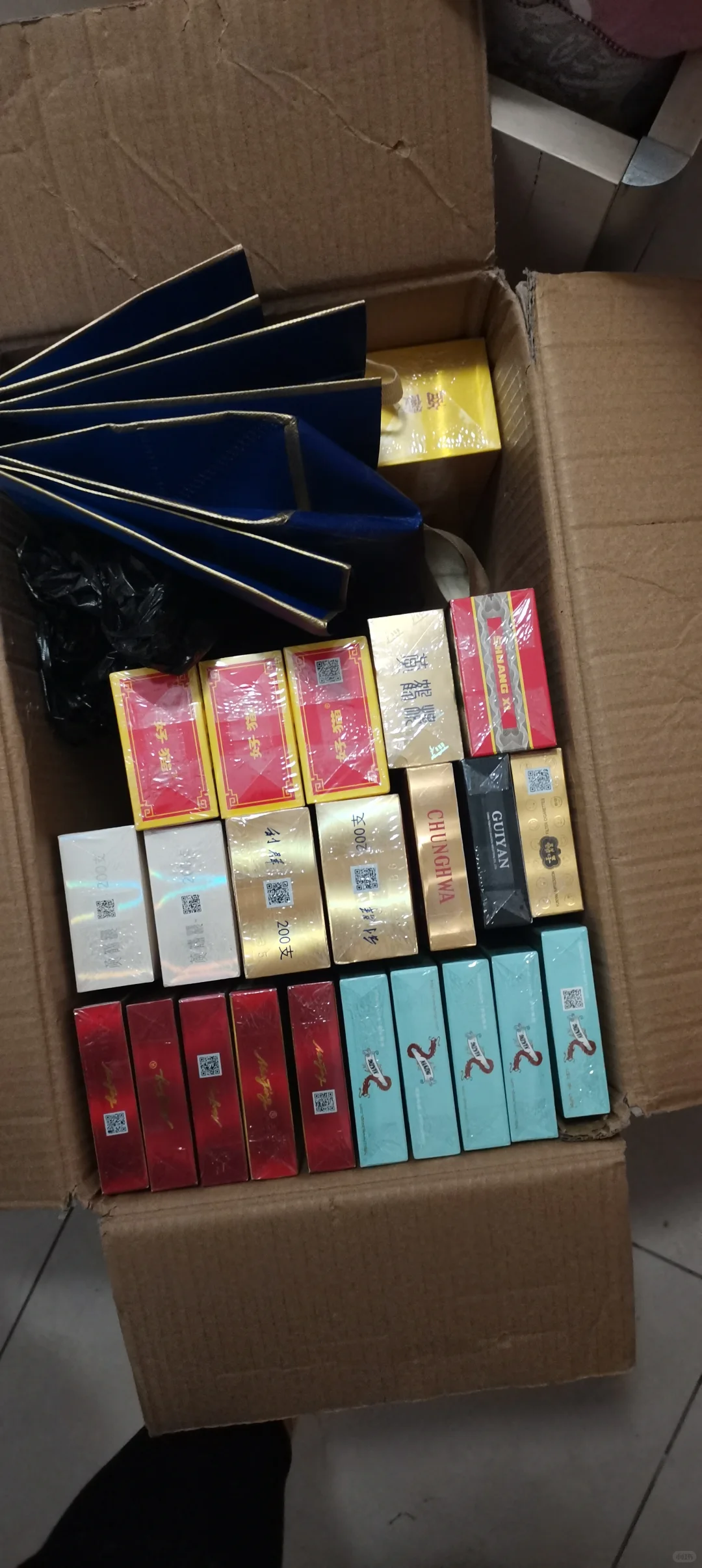 过年买什么白酒送人，白酒自己喝