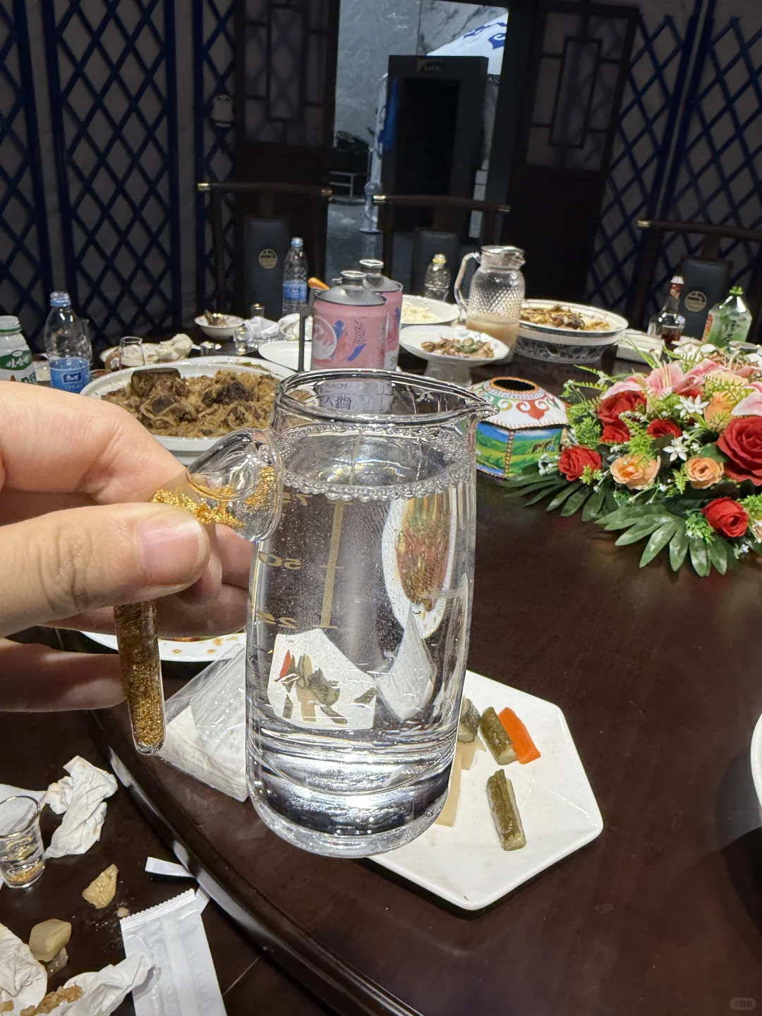 终于快离开了这个对壶喝白酒的地方