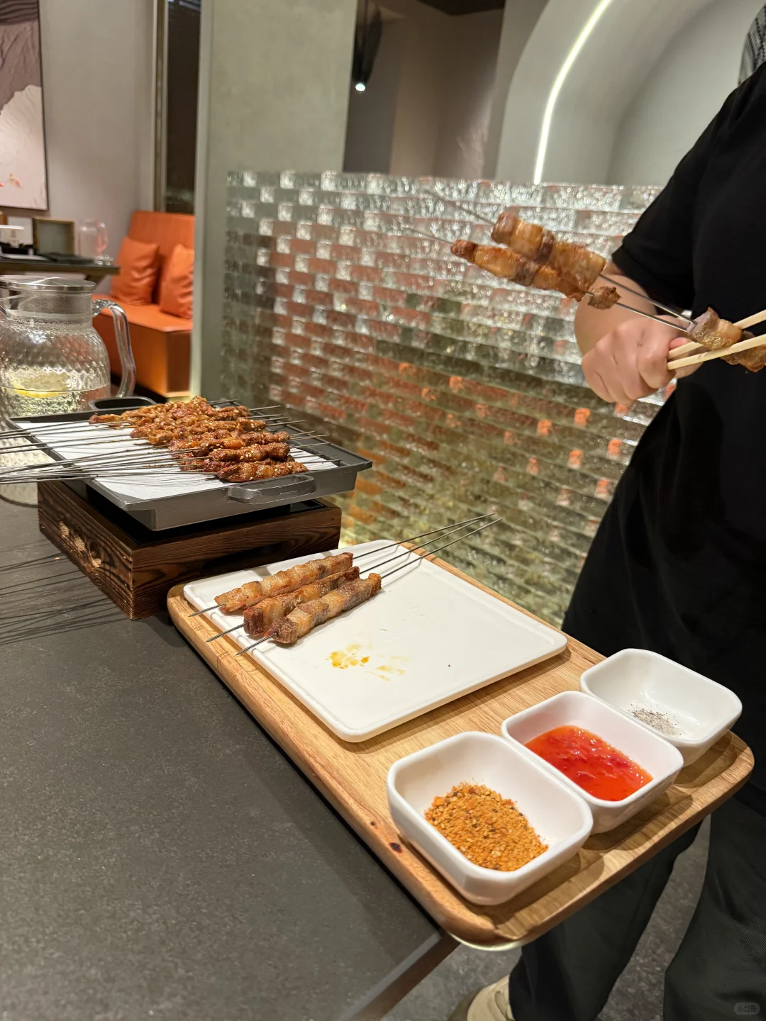 终于快离开了这个对壶喝白酒的地方