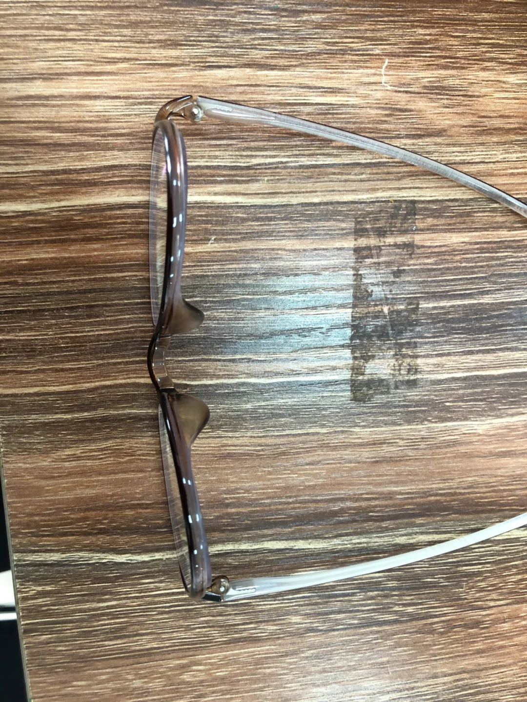 900加100散光的?有多厚？