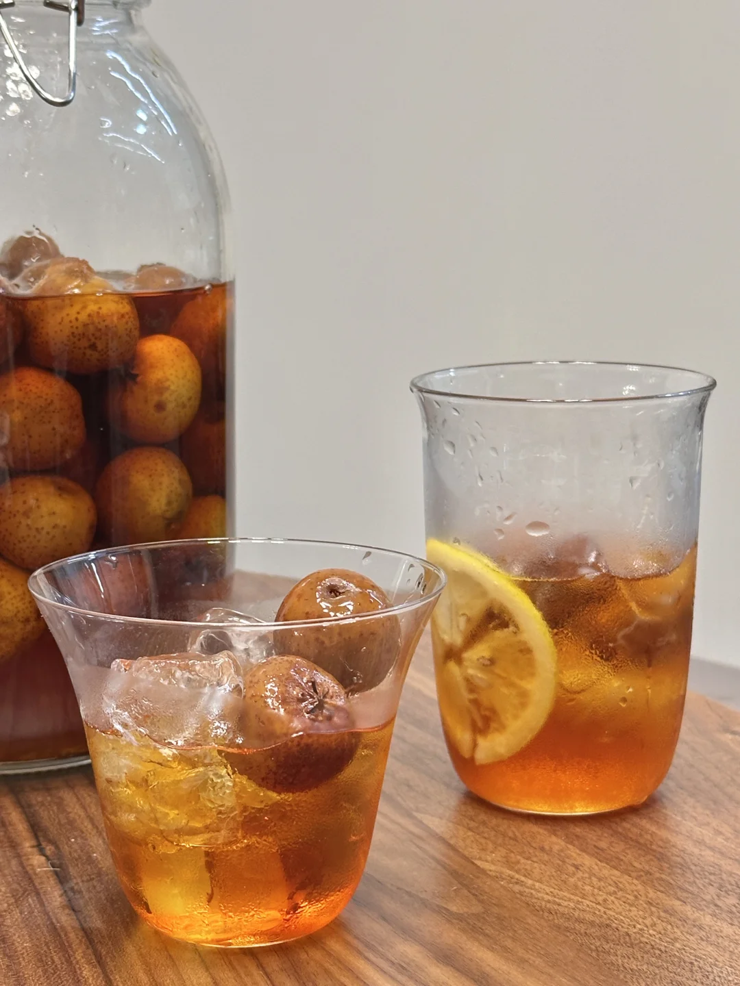 泡了快1年的山楂酒开封啦！怎么会这么好喝！