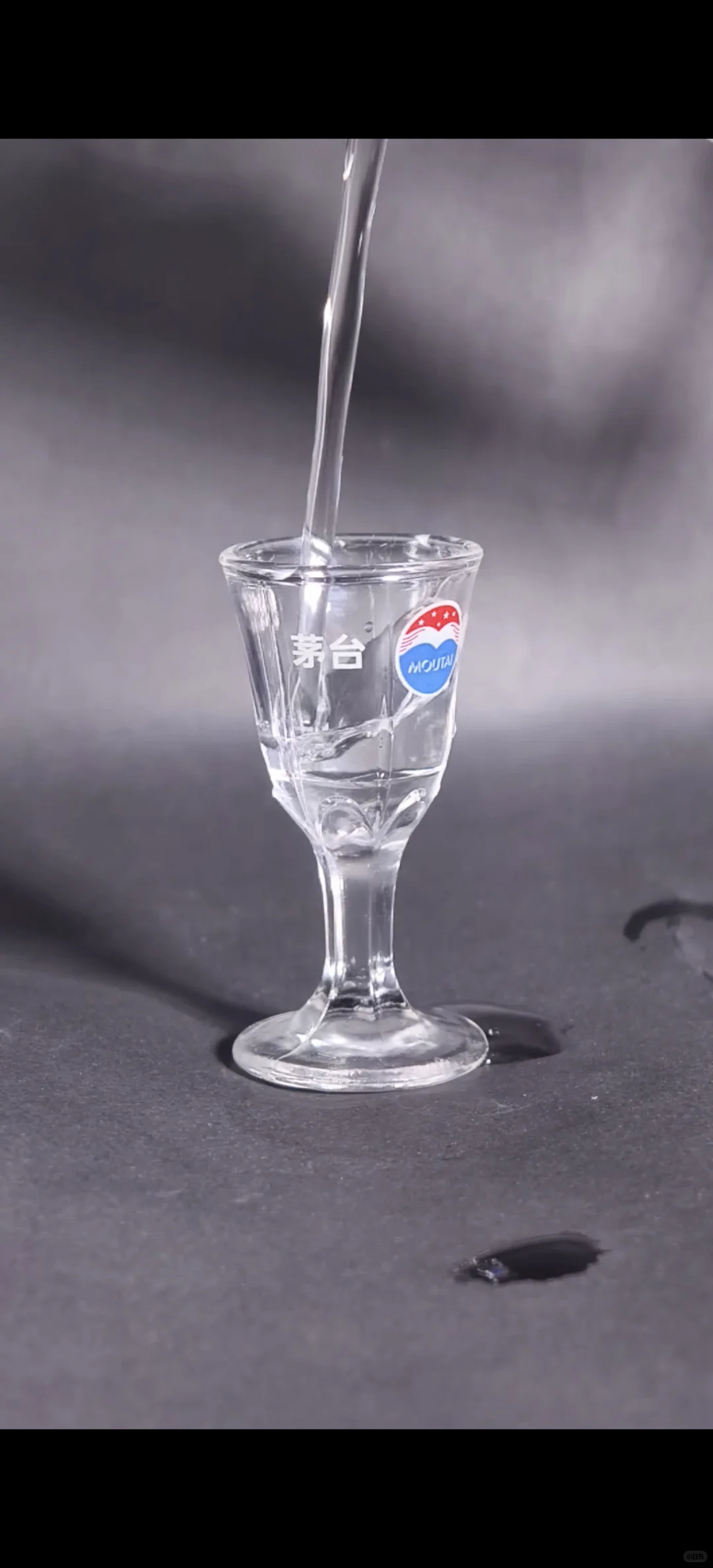 好酒配好杯，茅台杯和小酒杯