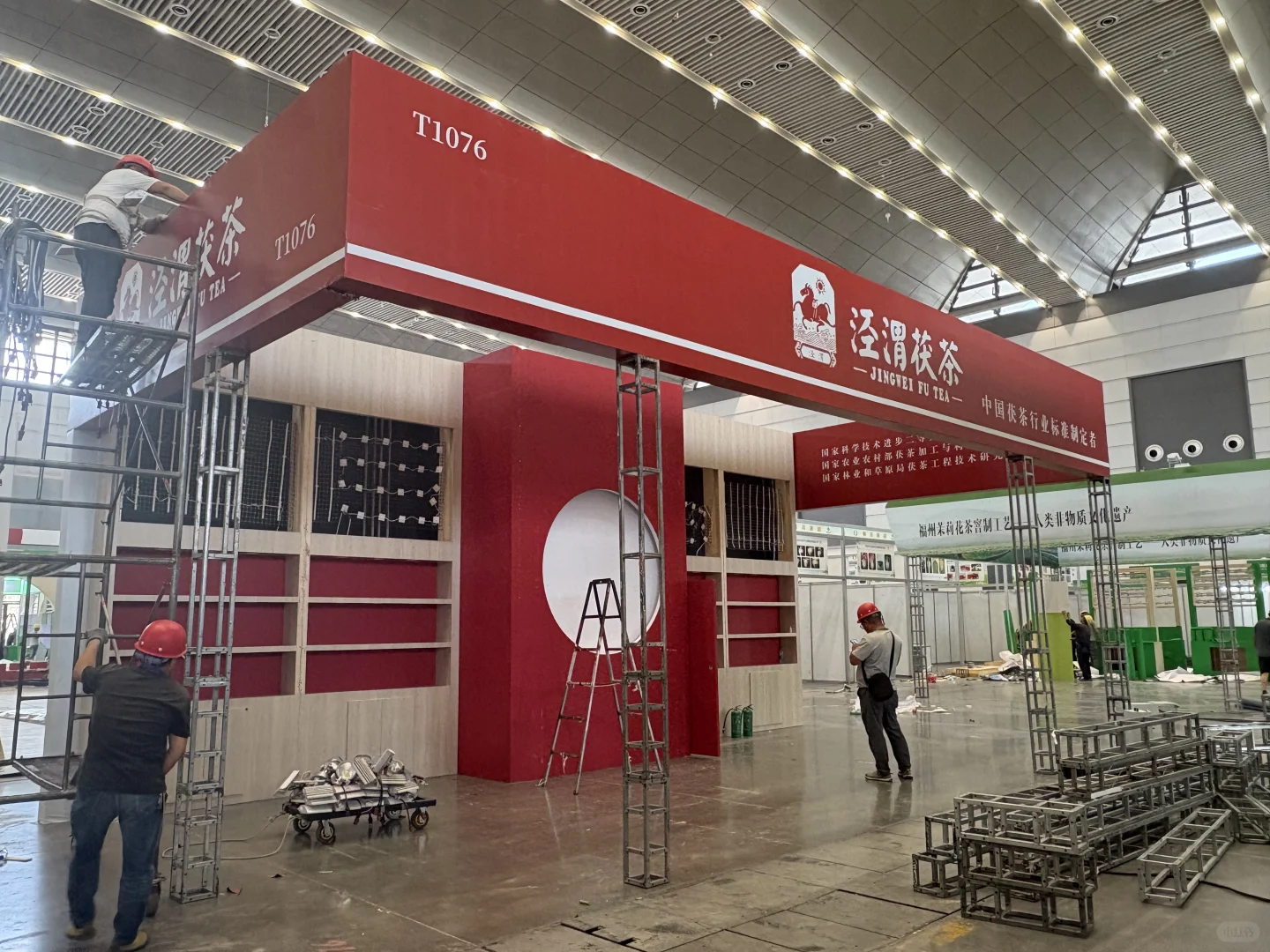 泾渭茯茶红韵茶香引客50㎡国风展台惊艳亮相