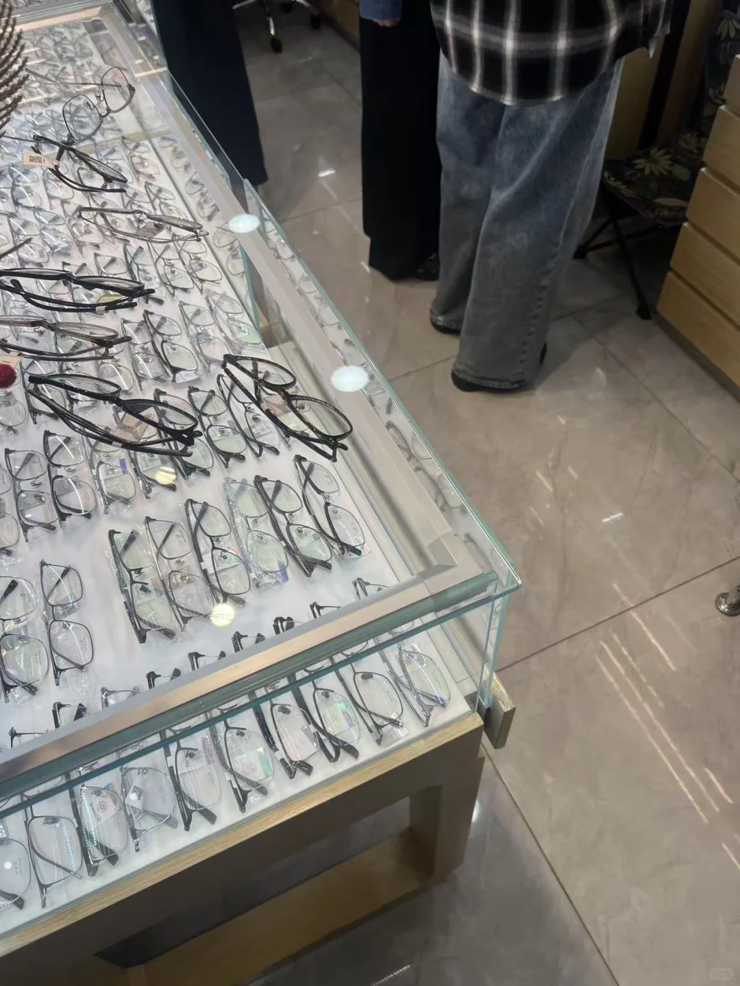 周末陪同学来配差异度数镜