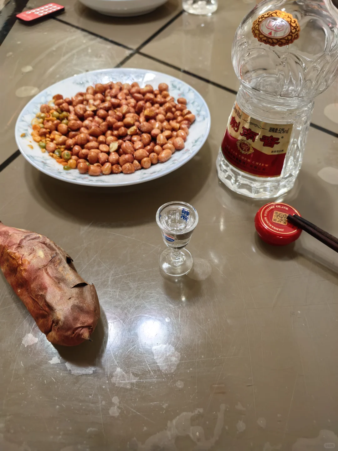 一个中年男人喝酒的快乐！