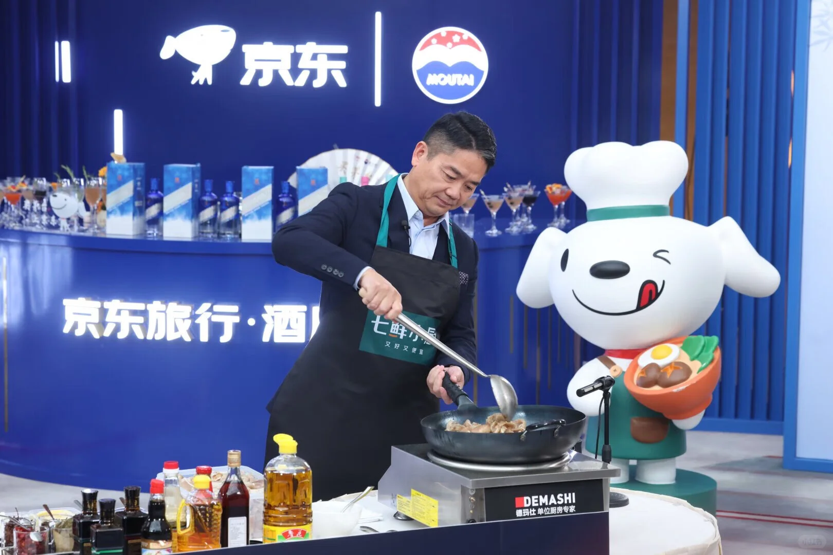 东哥现身京东品酒会