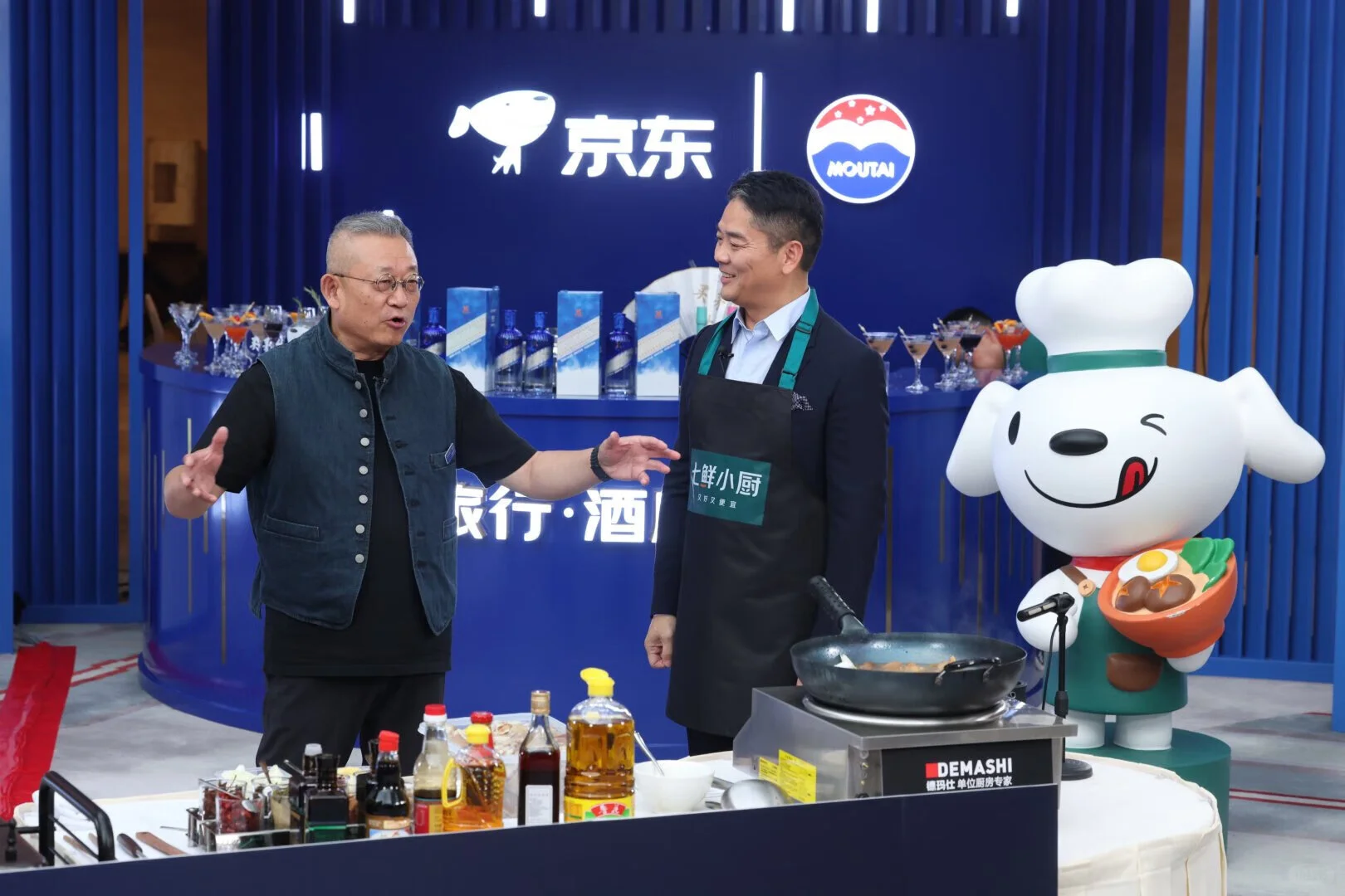 东哥现身京东品酒会