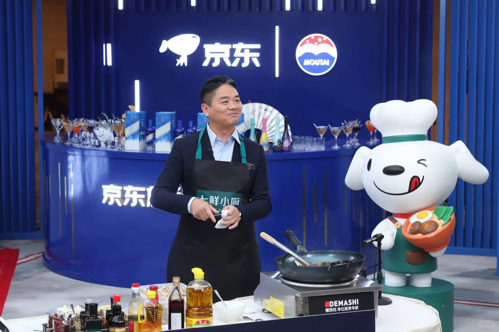 东哥现身京东品酒会