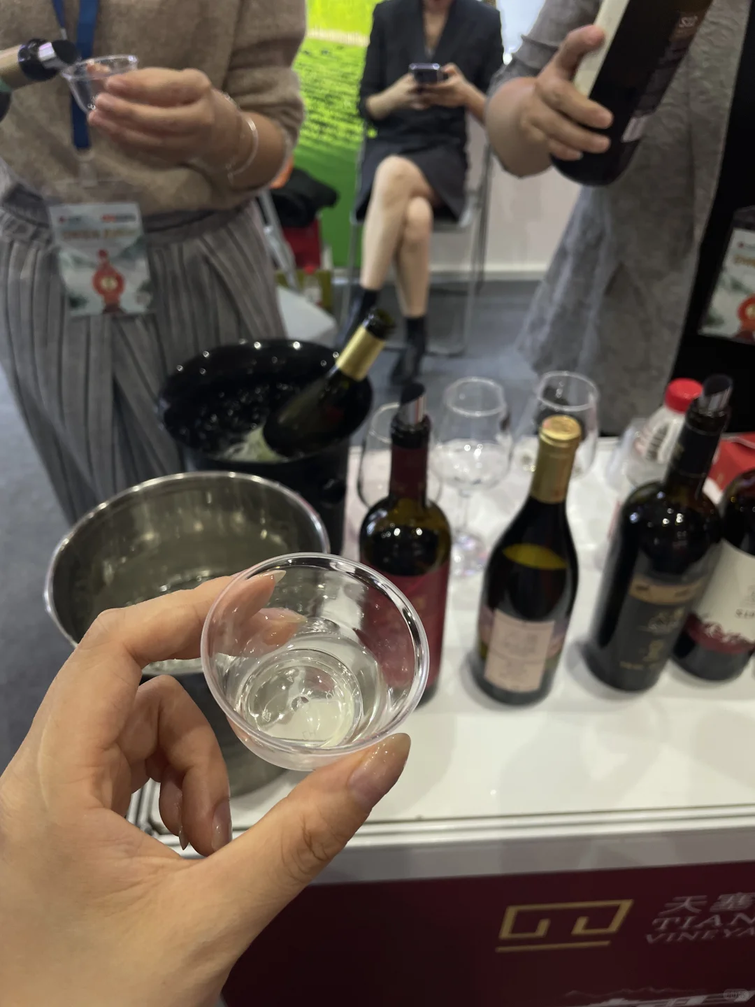 今日展会狂喝酒