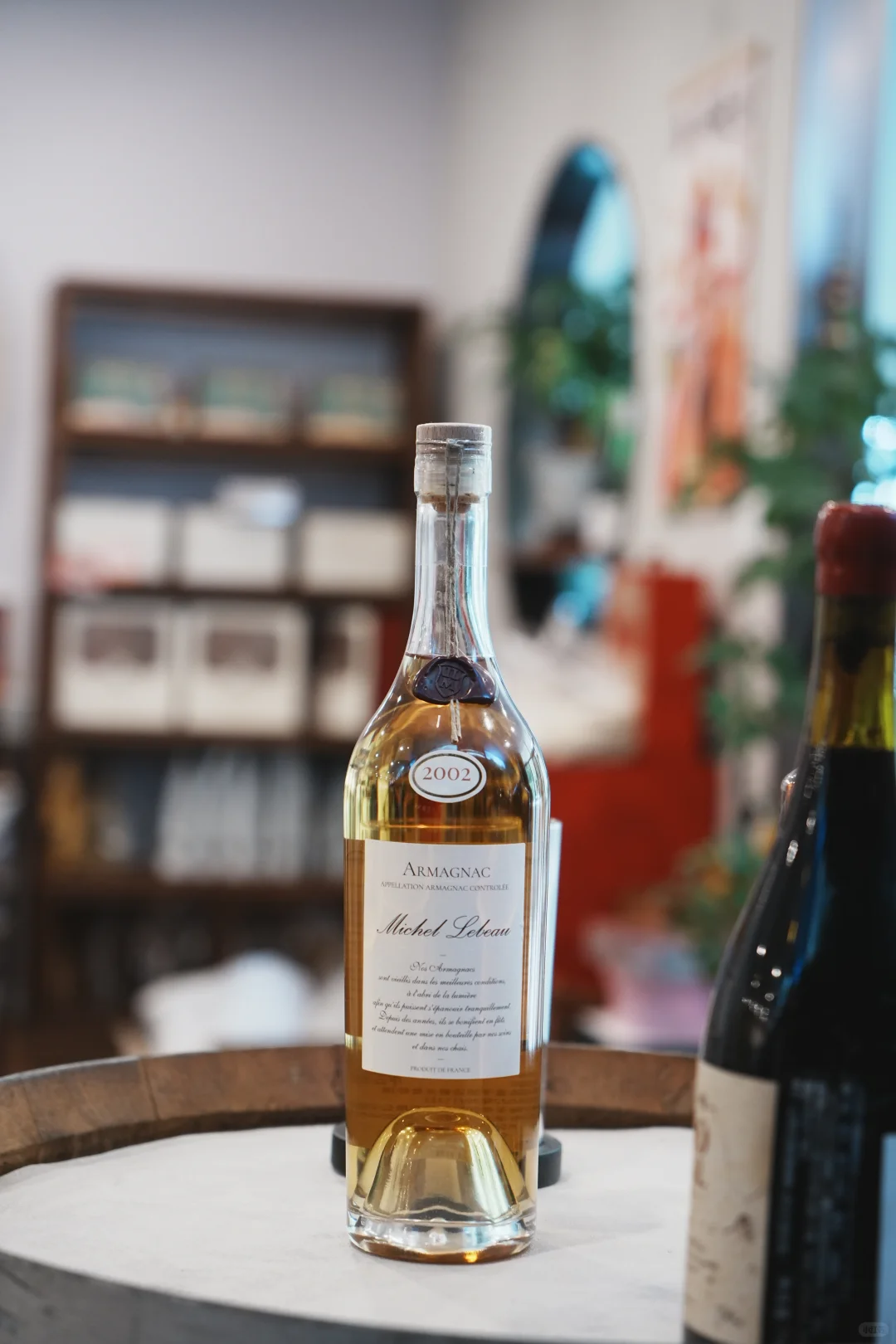 被当作生日礼物，有出生年份意义的酒。