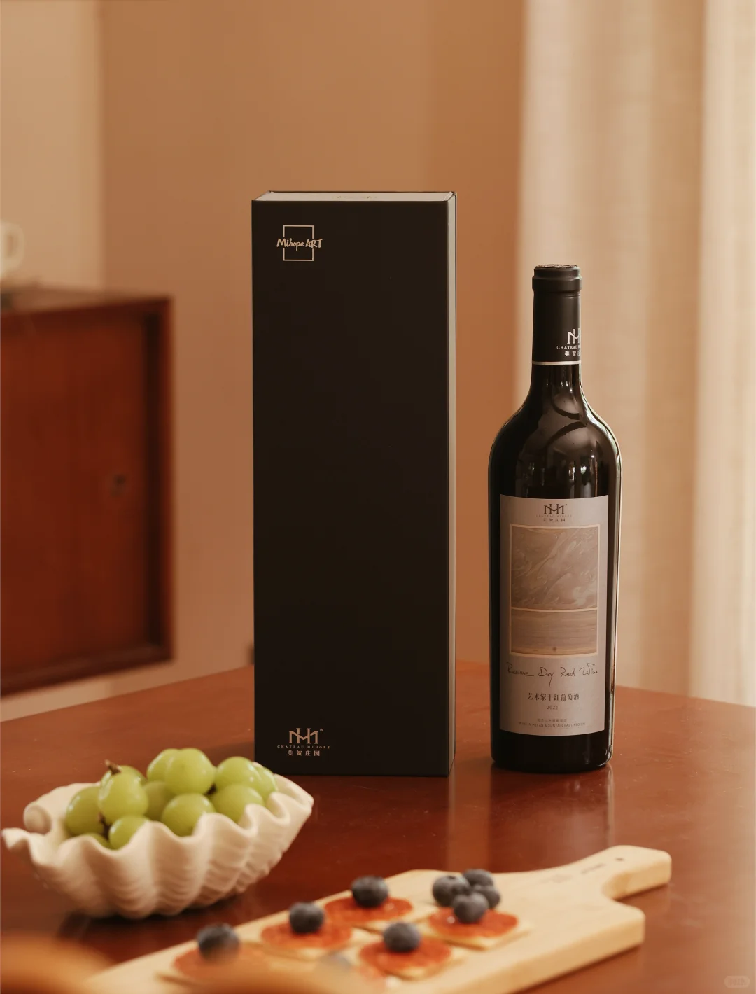 独处仪式：酒与艺术的灵魂共振