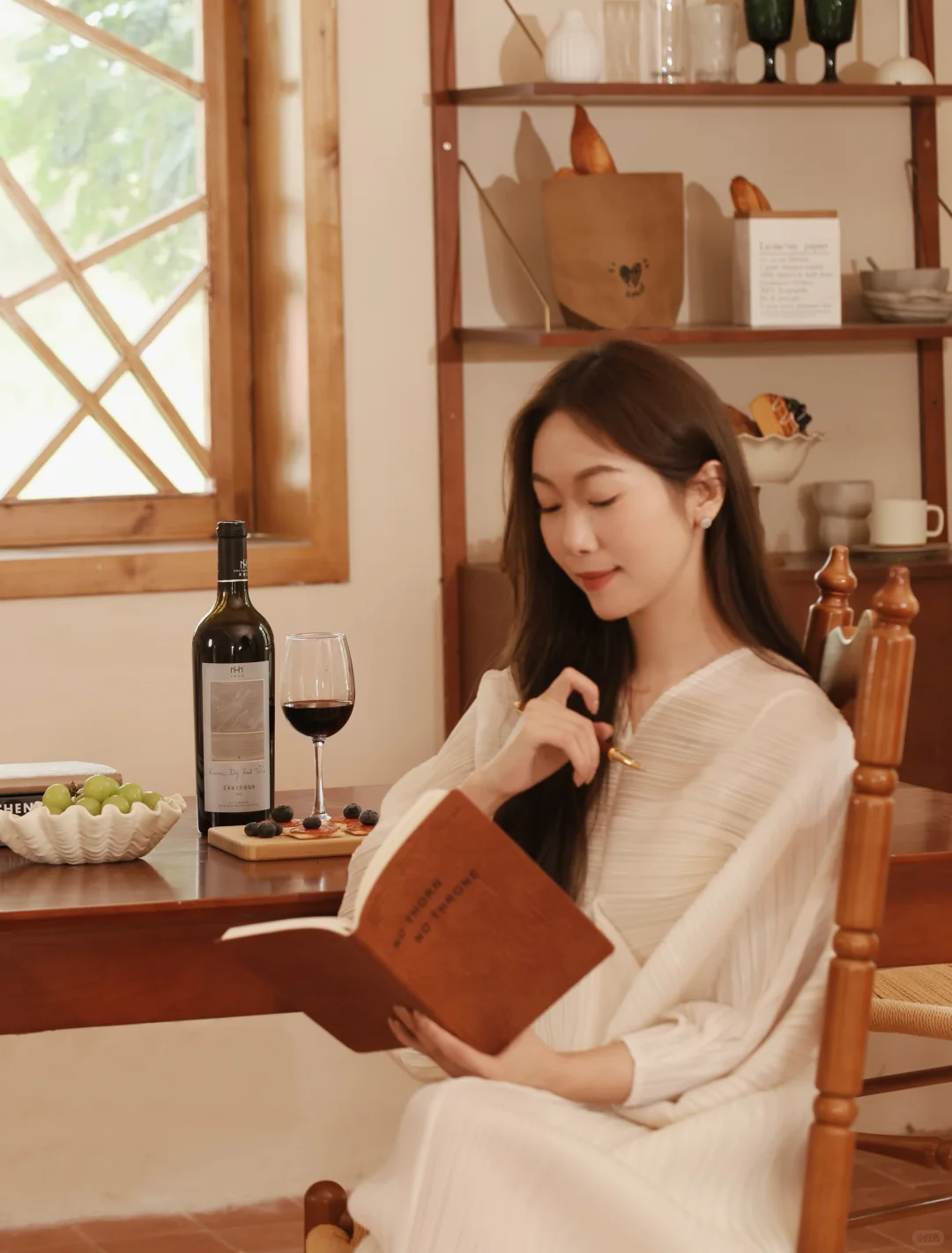 独处仪式：酒与艺术的灵魂共振