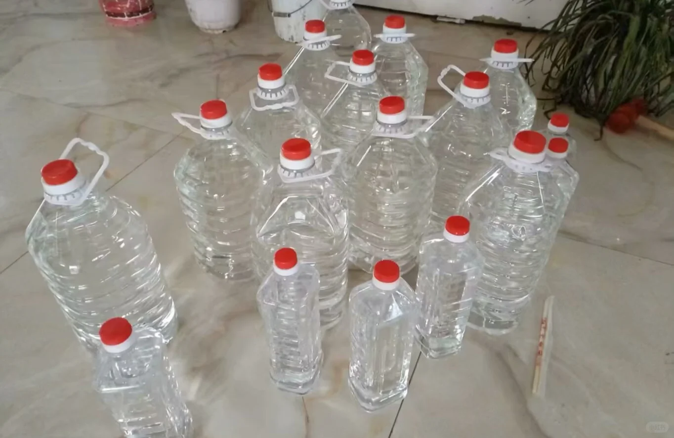 自家酿的高粱酒 酒味醇香浓郁 无任何添加