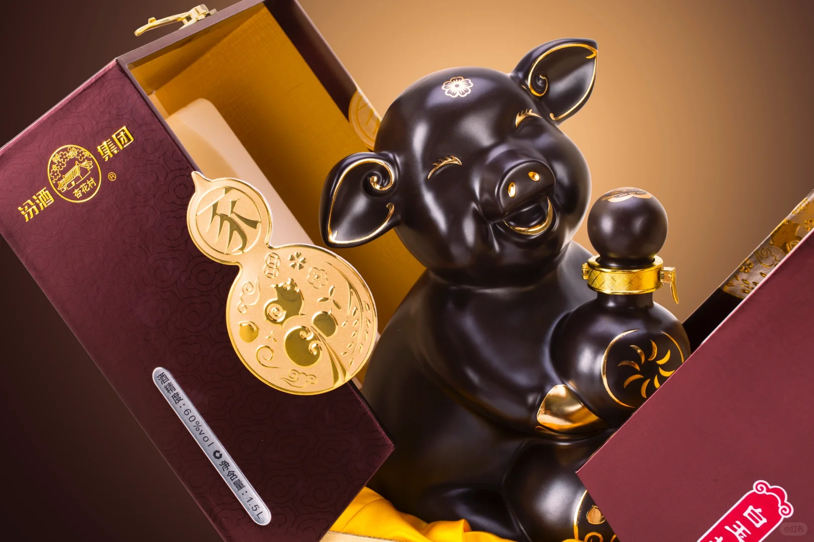 2021年设计的汾酒集团猪年生肖文化酒