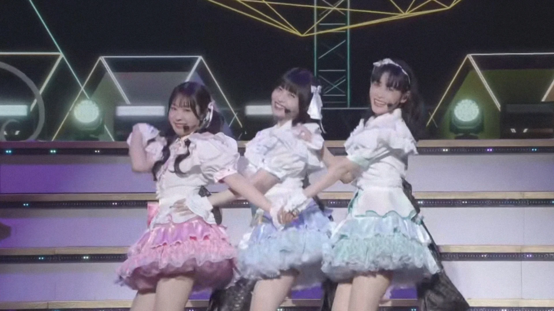 点击即看三位精灵偶像