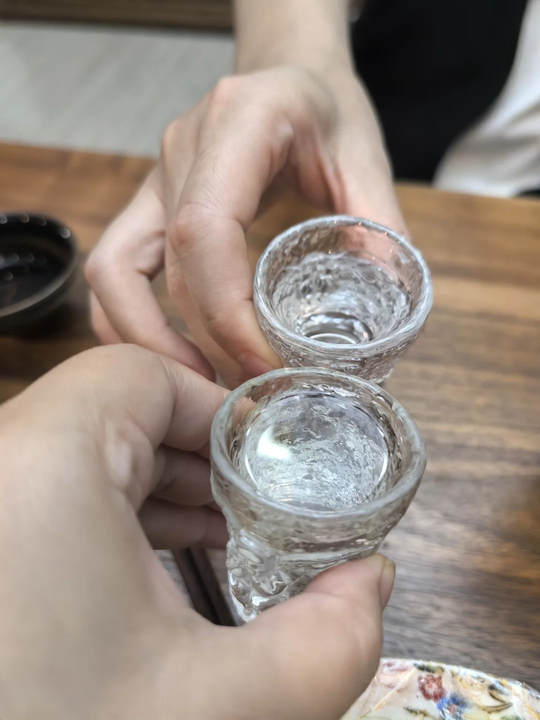 夫妻夜话一杯酒，能喝到一起，喝不到一起