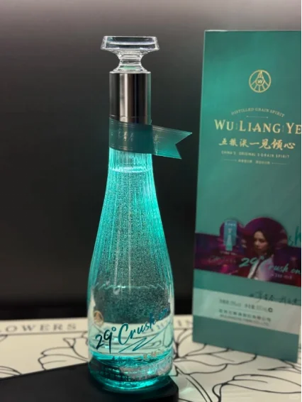 闺蜜局被问爆的白酒！五粮液天青瓶