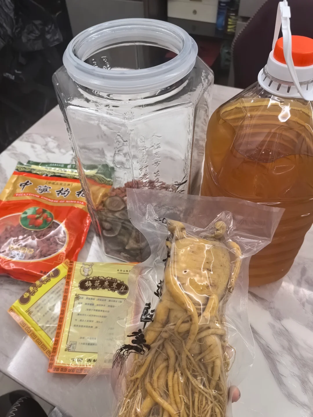 老板的私藏，17年泡的人参酒啥味？