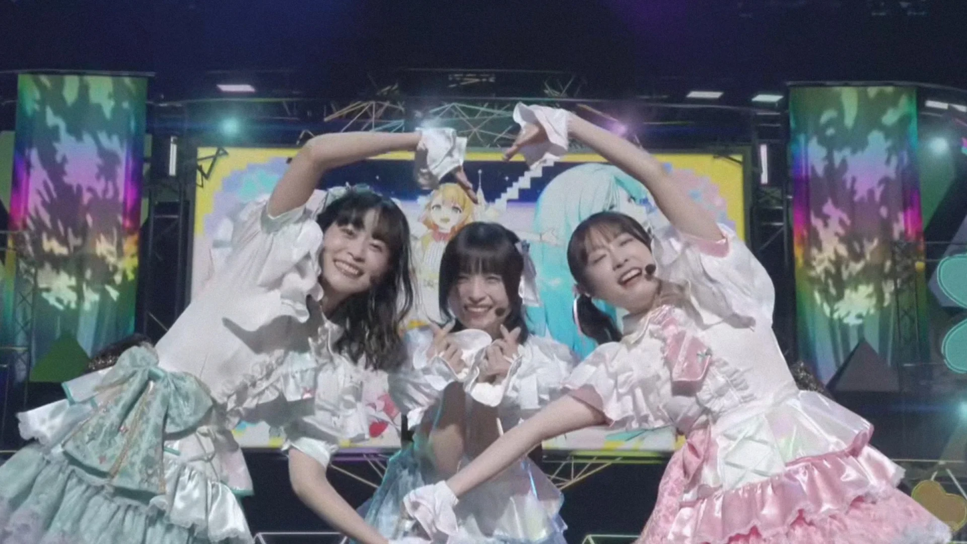 点击即看三位精灵偶像