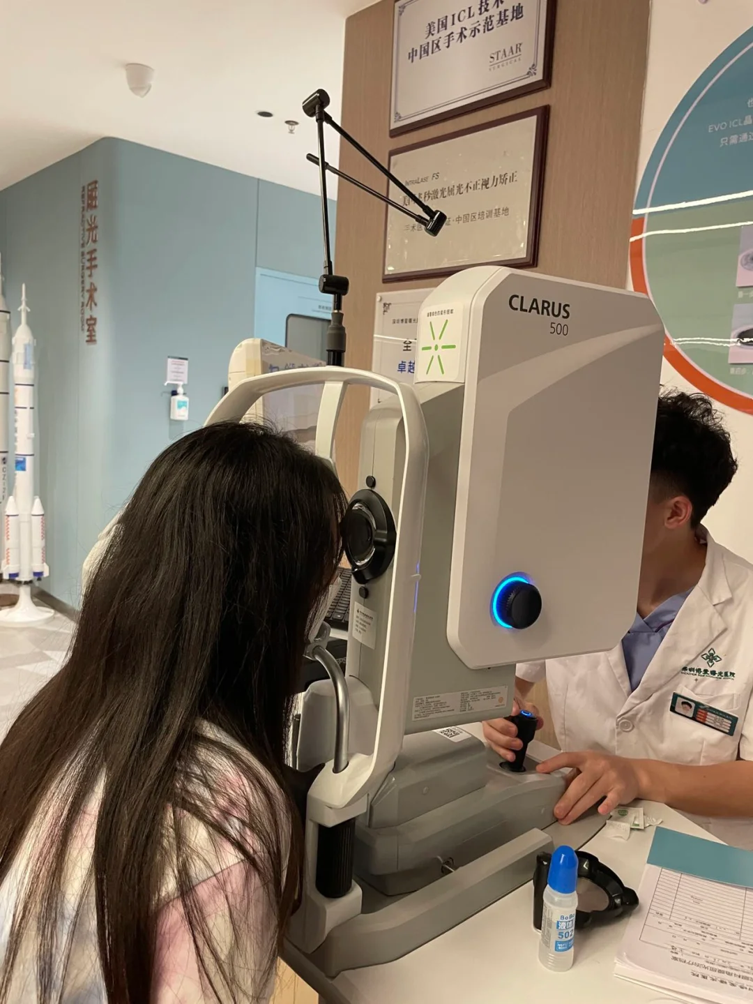 去检查视力了?专业的事果然要交给专业的人