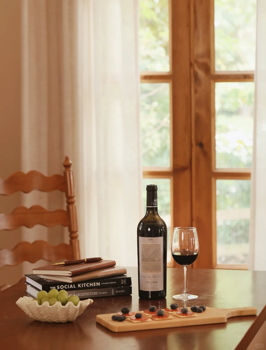 独处仪式：酒与艺术的灵魂共振