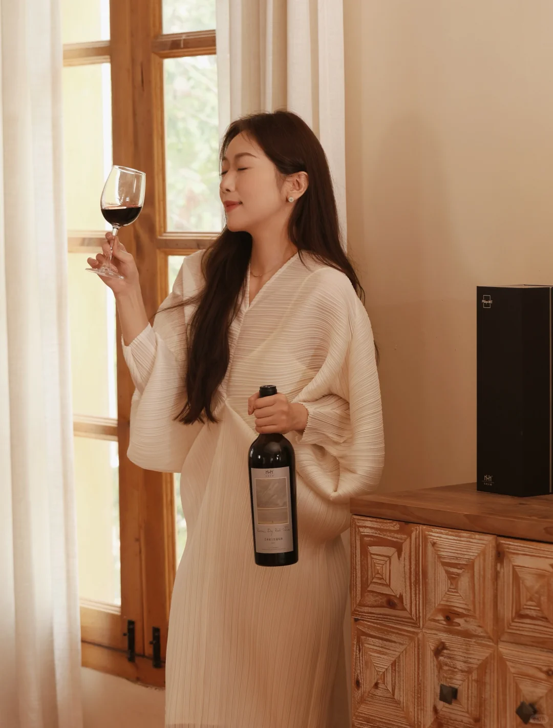 独处仪式：酒与艺术的灵魂共振