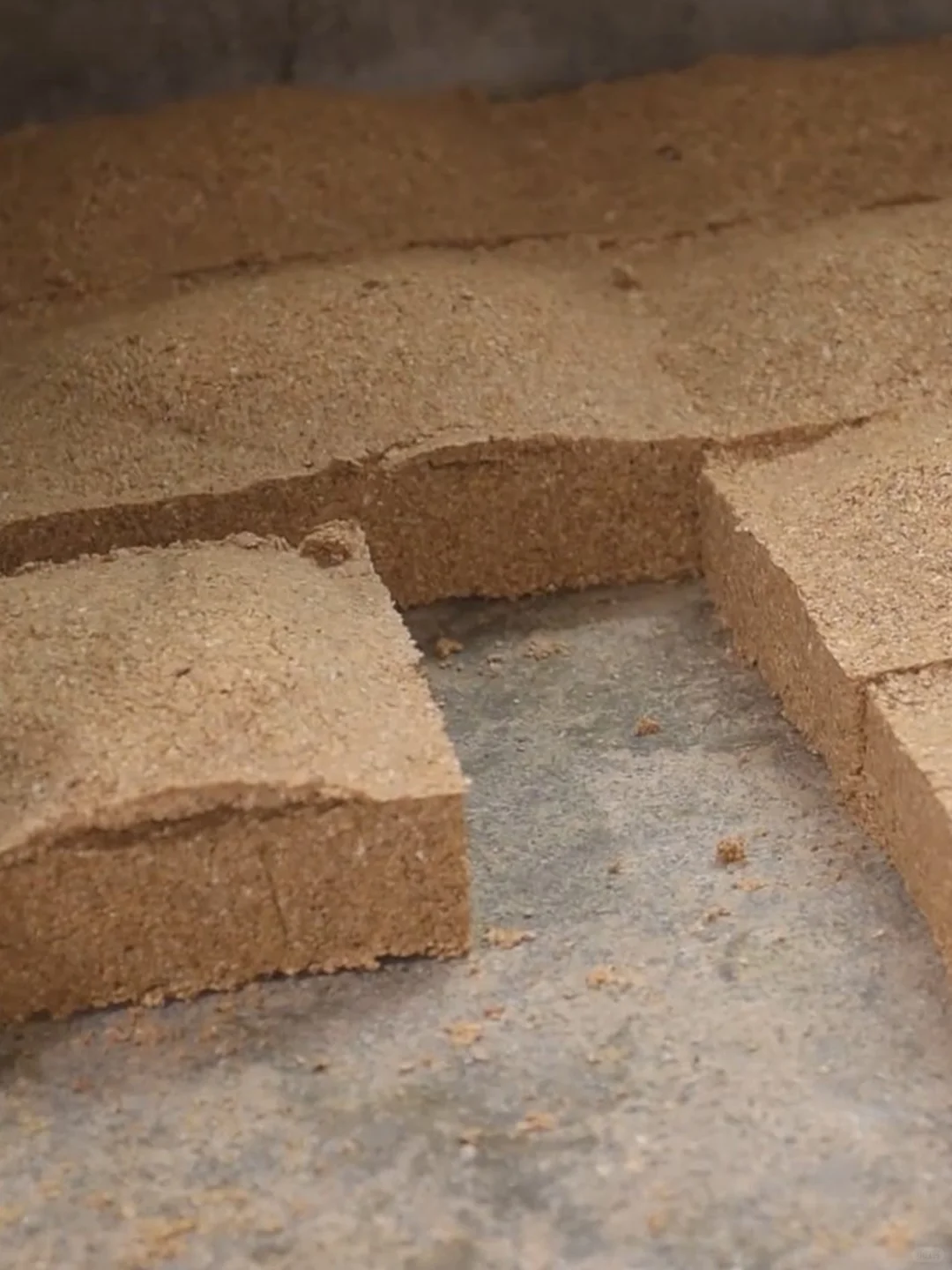 歇息的间隙，和酒厂制曲总工聊聊天