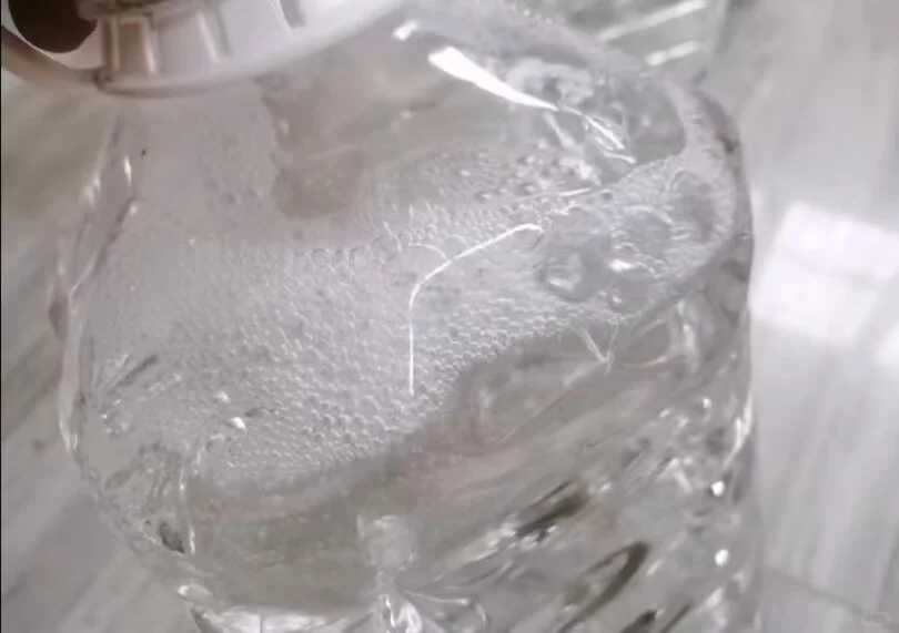 自家酿的高粱酒 酒味醇香浓郁 无任何添加