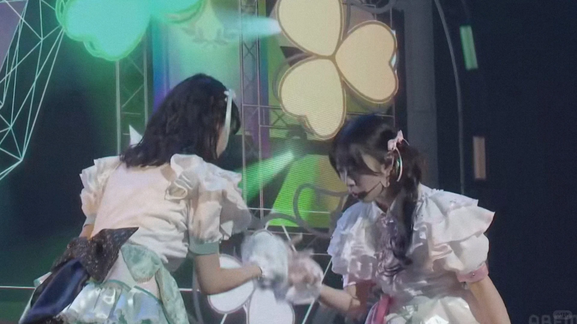 点击即看三位精灵偶像