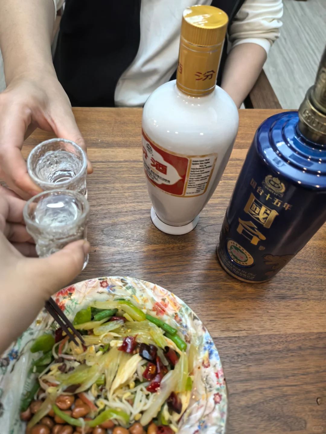 夫妻夜话一杯酒，能喝到一起，喝不到一起