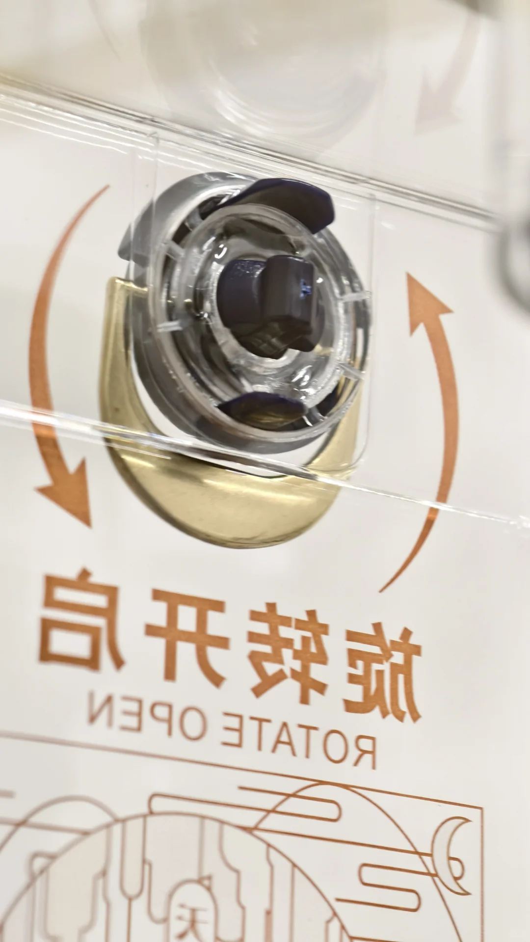 朋友送的青花郎，对吗？