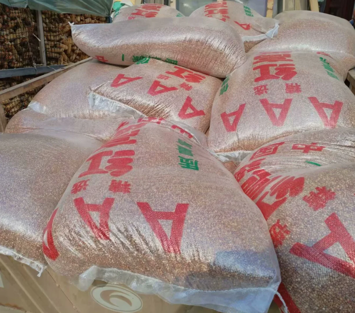 自家酿的高粱酒 酒味醇香浓郁 无任何添加