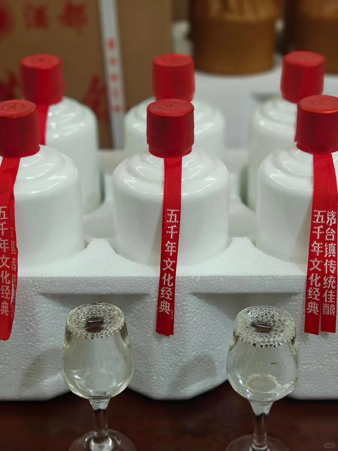 裸瓶白酒，成年人的深夜松弛剂