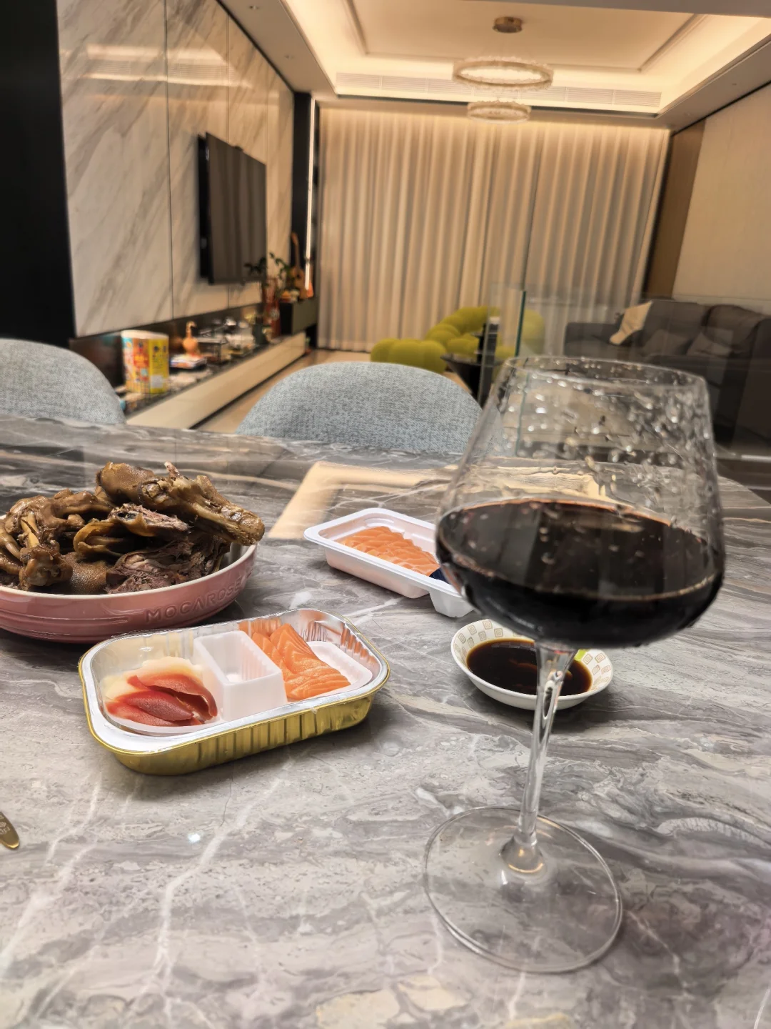 快乐其实很简单，今晚的快乐是红酒给的