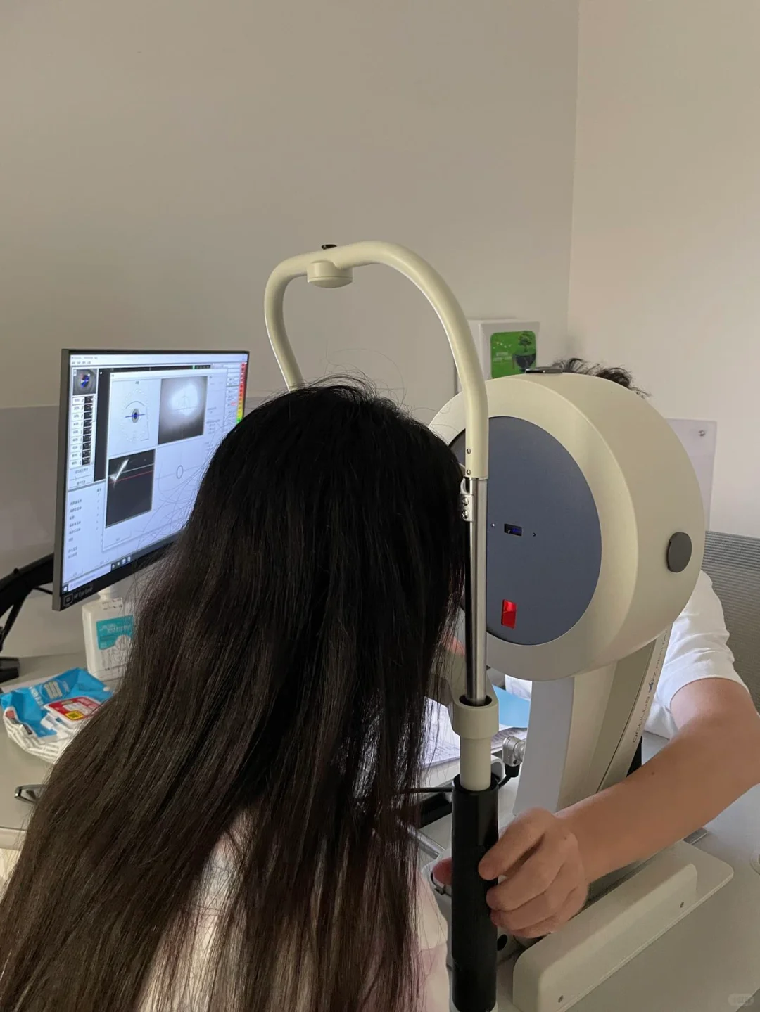 去检查视力了?专业的事果然要交给专业的人