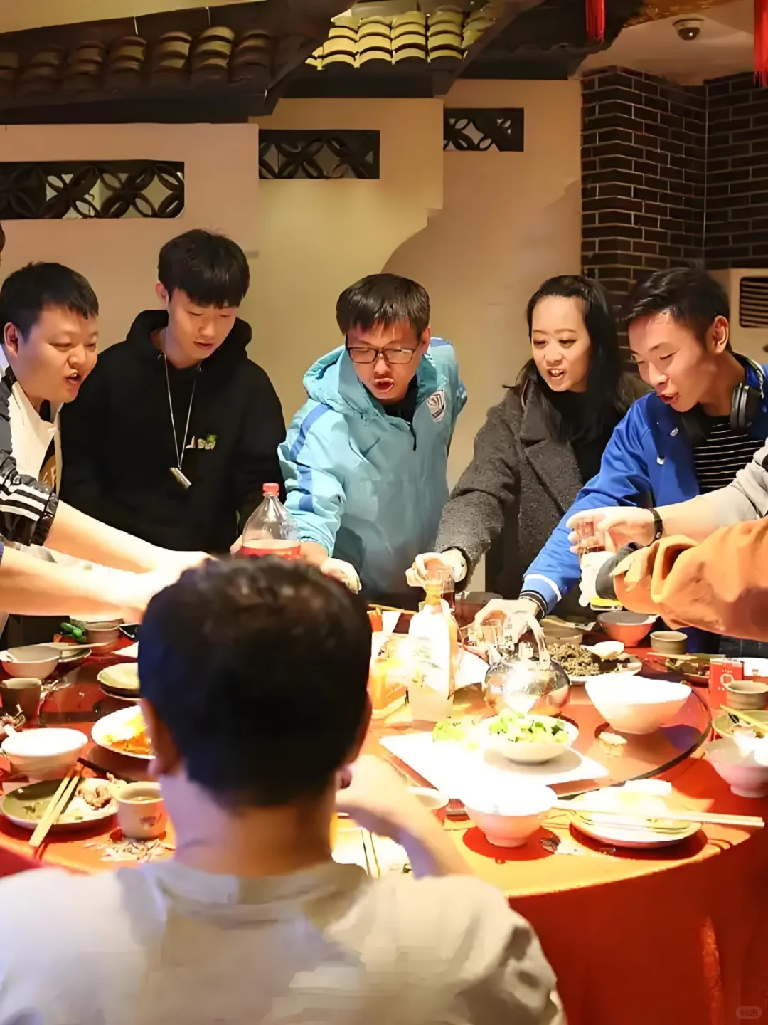 为什么年轻人越来越反感酒桌文化？