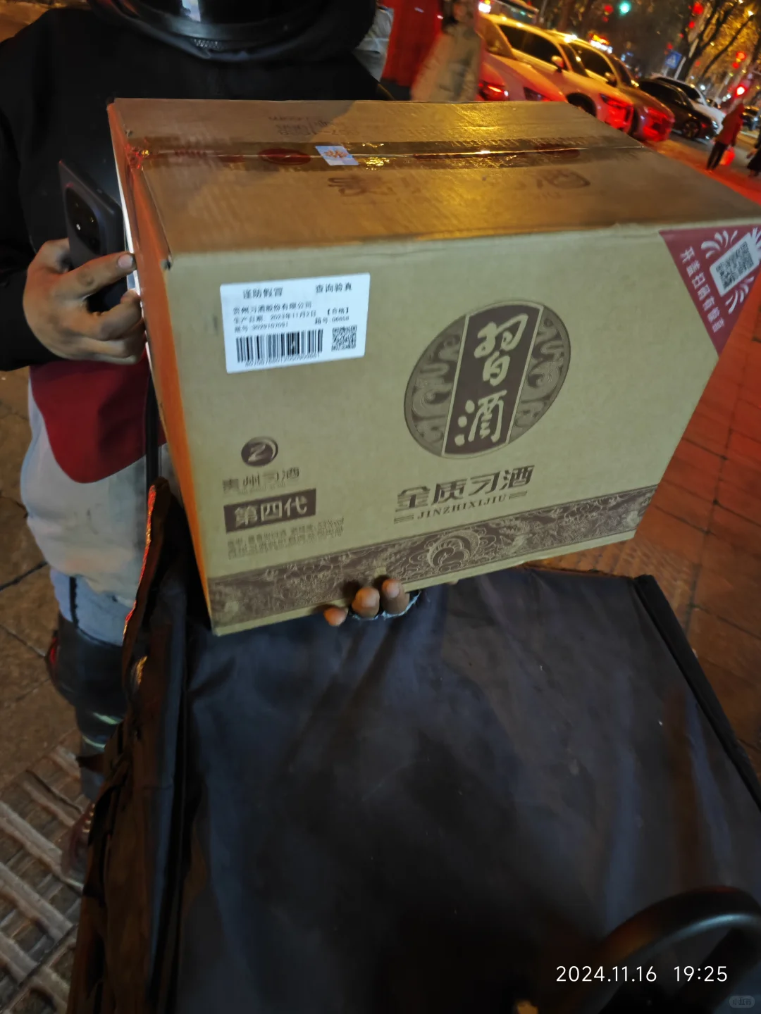 送货日常，酱香型白酒喝的人做来越多了