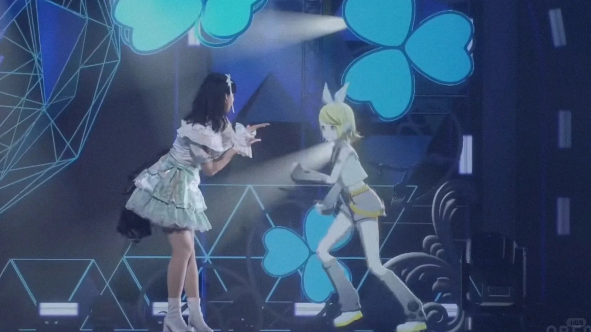 点击即看三位精灵偶像