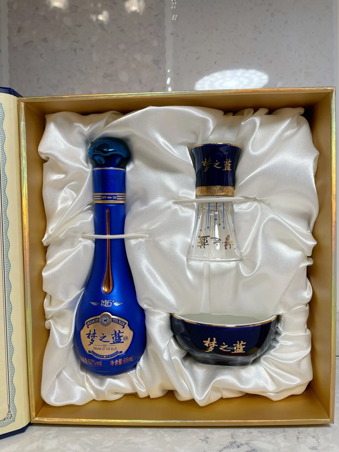 撸的梦之蓝M6+小酒礼盒很精致哈