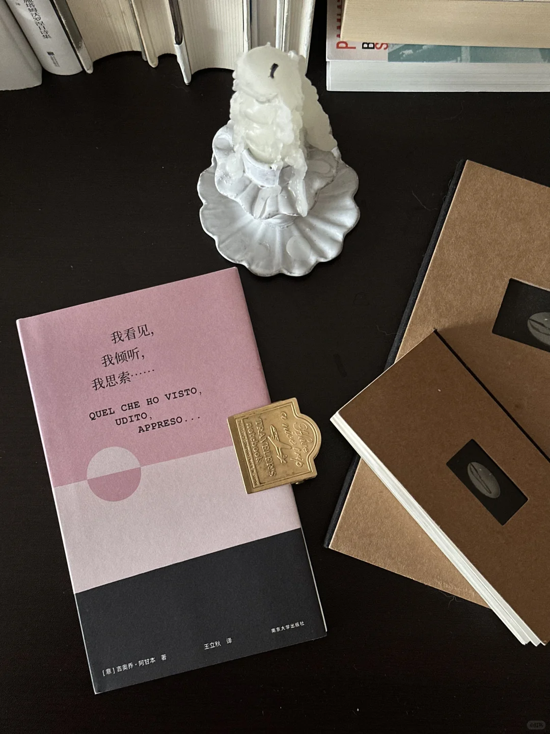 “敬自由、黄昏、书籍、冬天。”