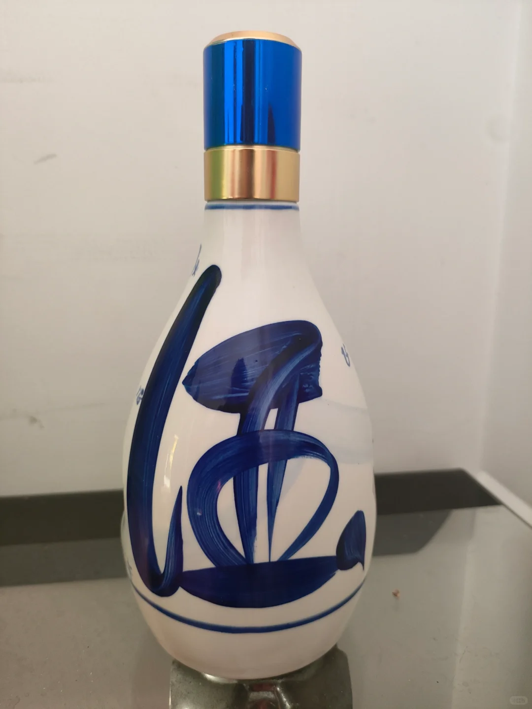 这款酒是别人送的，他说价值不菲，让我扫码