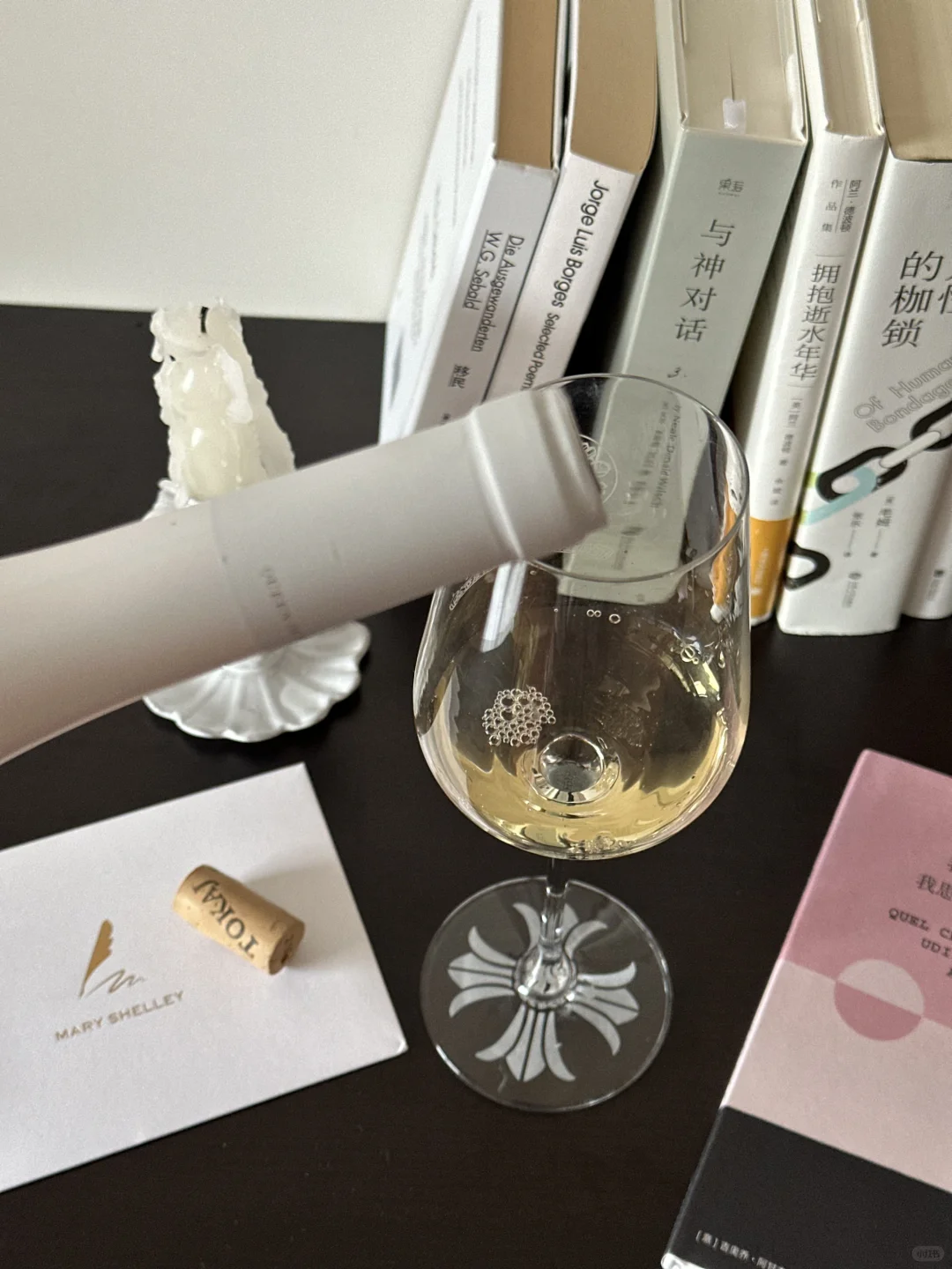 “敬自由、黄昏、书籍、冬天。”