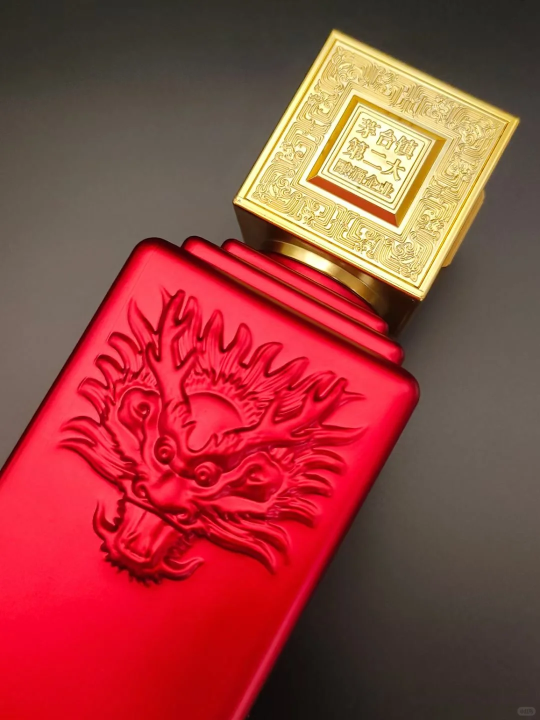 今日推荐酱香白酒:国台-名匠工造酒-鸿玺