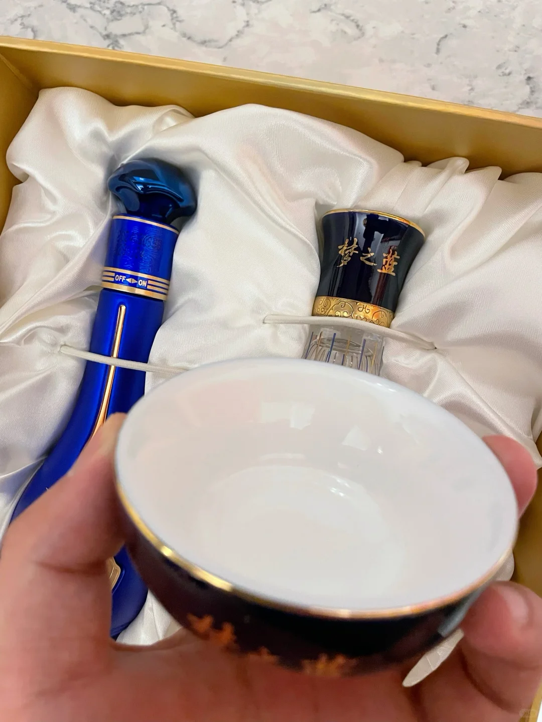 撸的梦之蓝M6+小酒礼盒很精致哈